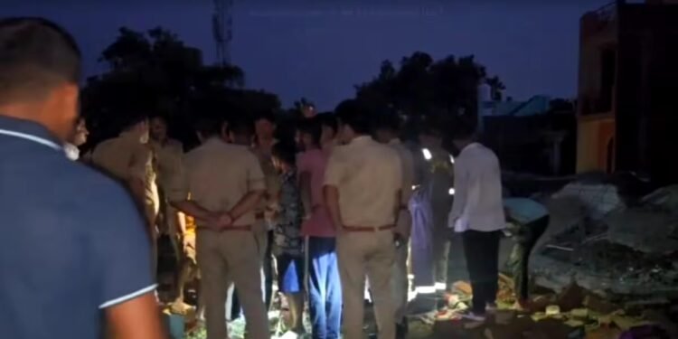 Fatehpur Cylinder Blast: सिलेंडर ब्लास्ट में गिरा दो मंजिला मकान, 2 मासूमों समेत 5 की मौत, CM योगी का मुआवजे का ऐलान