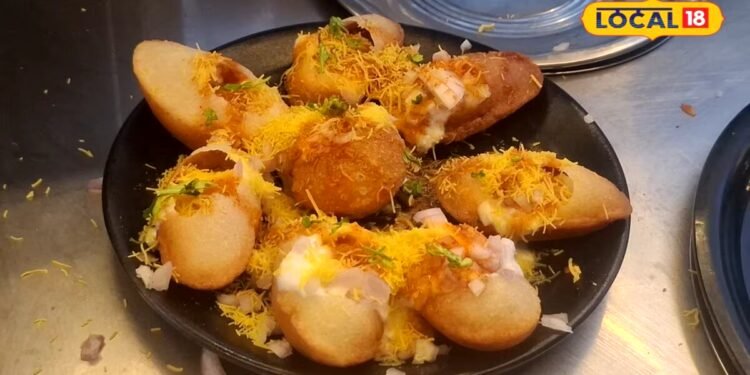 Agra Street Food: कुरकुरी बेड़ई, लिट्टी चोखा, मसालेदार आलू… आगरा घूमने आए तो जरूर चखें ये 8 फेमस स्वाद