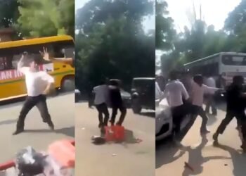 ग्रेटर नोएडा में GNIOT कॉलेज के बाहर छात्रों के बीच जमकर चले लात-घूंसे, मारपीट का Video Viral