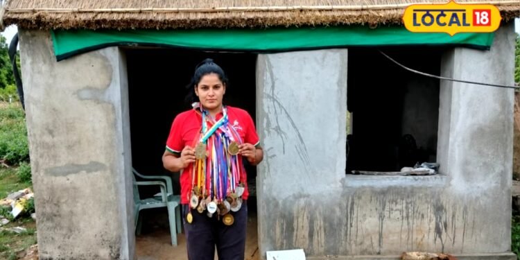 Archana Bilonia: पैदल स्टेडियम से वर्ल्ड रिकॉर्ड तक पहुंचीं सीकर की अर्चना, 192.5 किलो उठाकर रचा इतिहास