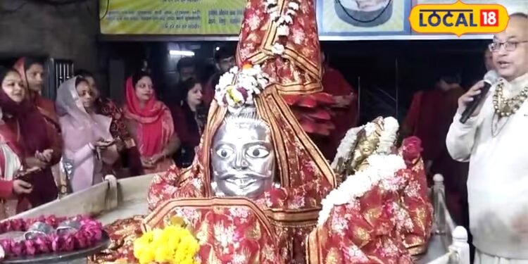 आगरा का मनकामेश्वर मंदिर, जहां कैलाश से चलकर बाल कृष्ण को गोद में लेने पहुंचे थे भगवान शिव