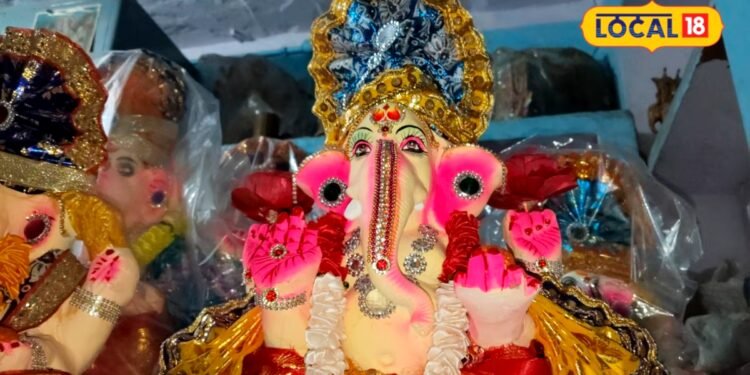 Ganesh Utsav: काशी में इस बार इको फ्रेंडली होंगे बप्पा, POP नहीं गंगा की मिट्टी से तैयार हो रहीं प्रतिमाएं