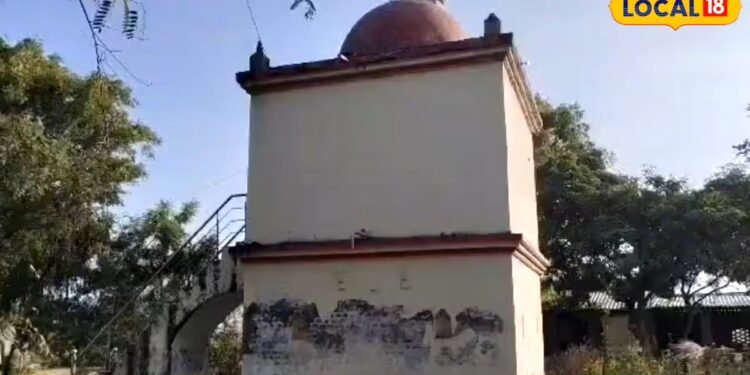 सुल्तानपुर का मठिया धाम मंदिर, जिसका दो हिस्सा जमीन में एक हिस्से पर होता है दर्शन, अनोखी बनावट और प्राचीनता के लिए है खास महत्व