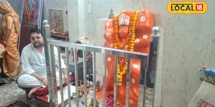 आगरा का संकट मोचन हनुमान मंदिर: डरावने सपनों और भय से मुक्ति दिलाती है बजरंगबली की चौखट, जानें 35 वर्ष पुराना इतिहास