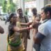बहराइचः अंदर चल रही थी डीएम की बैठक, कलेक्ट्रेट परिसर में 15 लाख के चक्कर में हो गया ड्रामा, पुलिस बनी मूकदर्शक, जानें पूरा मामला
