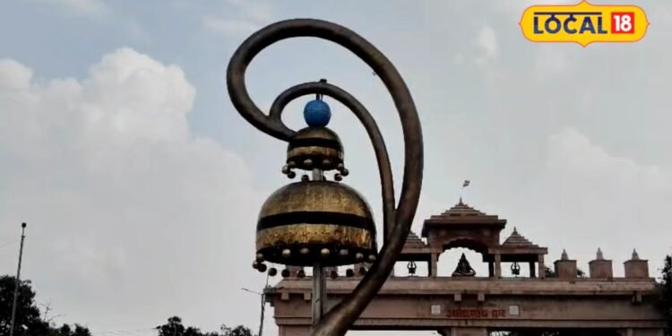 नए कलेवर में नजर आ रहा है बरेली का मशहूर झुमका, चमक और नक्काशी ने खींचा लोगों का ध्यान, जानें