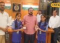 शक्ल ही नहीं बायोमेट्रिक भी हुआ मैच! रामपुर की जुड़वां बहनों का आधार कार्ड बनवाने में छूटे पसीने