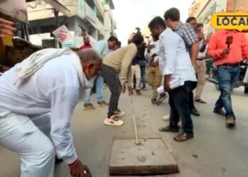 ग्राउंड रिपोर्ट: वाराणसी सीवर में बालू की 12 बोरियां किसने डालीं? 12 दिन बीते पर पुलिस के हाथ अब तक खाली, CCTV जांच भी बेअसर