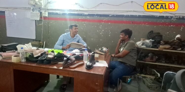 Agra News : दुनियाभर में मचा रहे धूम…जानिए कैसे बनाए जाते हैं आगरा के जूते, फैक्ट्री डायरेक्टर ने बताया हर सीक्रेट