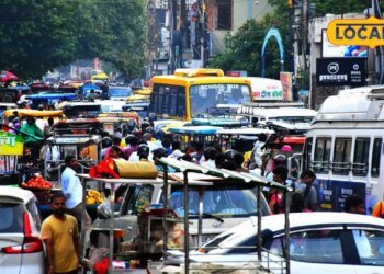Varanasi Traffic Update | वाराणसी के इन चौराहों पर निकलने से पहले सोच लें, फंस सकते हैं जाम में, 1 KM का सफर तय करने में लगते हैं 45 मिनट
