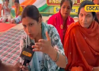 नोएडा ग्राउंड रिपोर्ट: डूब क्षेत्र में 22वें दिन भी बिजली-पानी के लिए अनशन जारी, महिलाओं ने कहा- FIR से नहीं डरेंगे, जारी रहेगा धरना