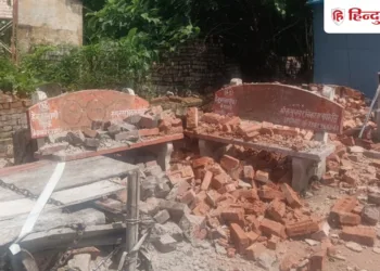 गोरखपुर के बाद अयोध्या में हादसा; PWD ऑफिस की दीवार ढही, मैकेनिक की मौत, Uttar-pradesh Hindi News