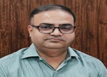 सत्यम मिश्रा कौन हैं, जिन्हें बनाया गया काशी विश्वनाथ मंदिर का नया CEO