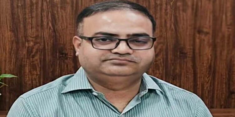 सत्यम मिश्रा कौन हैं, जिन्हें बनाया गया काशी विश्वनाथ मंदिर का नया CEO