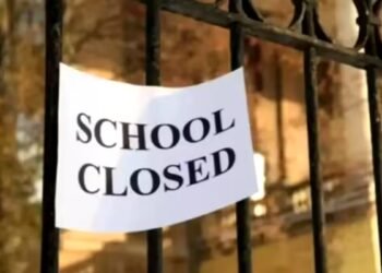 School Closed: यूपी के 4 जिलों में स्कूल बंद, कई शहरों में कक्षा 12वीं तक की हुई छुट्टी