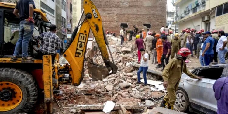 मरम्मत करो या फिर… दिल्ली के सत्य निकेतन हादसे के बाद जगी LDA, 25 साल पुरानी इमारतों पर चलेगा हथौड़ा
