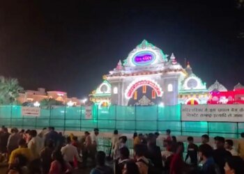 Janmashtami: बारिश के बीच भक्तों का सैलाब, मथुरा में भक्ति का सागर, वृंदावन में भी जोश हाई, ऐसे मनाई गई कृष्ण जन्माष्टमी
