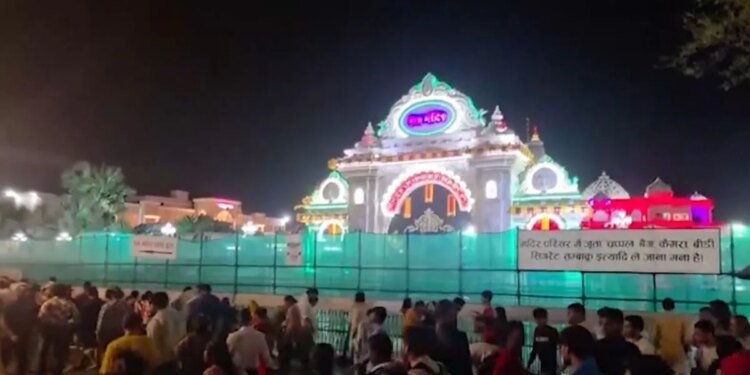 Janmashtami: बारिश के बीच भक्तों का सैलाब, मथुरा में भक्ति का सागर, वृंदावन में भी जोश हाई, ऐसे मनाई गई कृष्ण जन्माष्टमी
