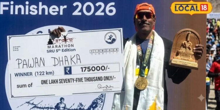 Success Story: 52 की उम्र, 18 हजार फीट की ऊंचाई और 122 KM की दौड़, सीकर के पवन ढाका ने रचा इतिहास