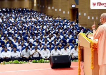 यूपी में हर समीकरण की सीमा लांघने वाला यक्ष प्रश्न- योगी जैसा नेता और कौन?, Uttar-pradesh Hindi News