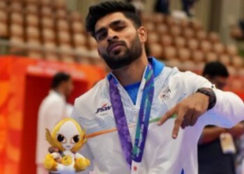 बोतलें बीनीं, ट्रेन के फर्श पर सोए… मुफलिसी को पटखनी देकर यूं एशियन गेम्स में ‘किंग’ बने असलम इनामदार