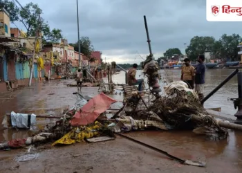 चित्रकूट में बाढ़ की तबाही, मंदाकिनी के वेग से तुलसीदास मंदिर खंडित; रामघाट में मलबा ही मलबा, Uttar-pradesh Hindi News
