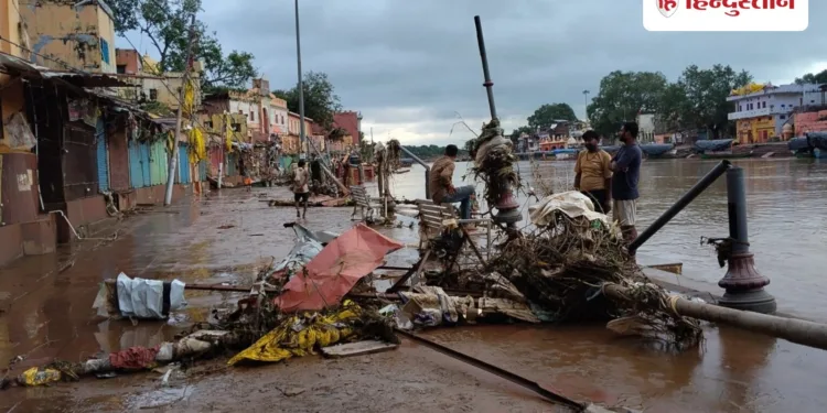 चित्रकूट में बाढ़ की तबाही, मंदाकिनी के वेग से तुलसीदास मंदिर खंडित; रामघाट में मलबा ही मलबा, Uttar-pradesh Hindi News