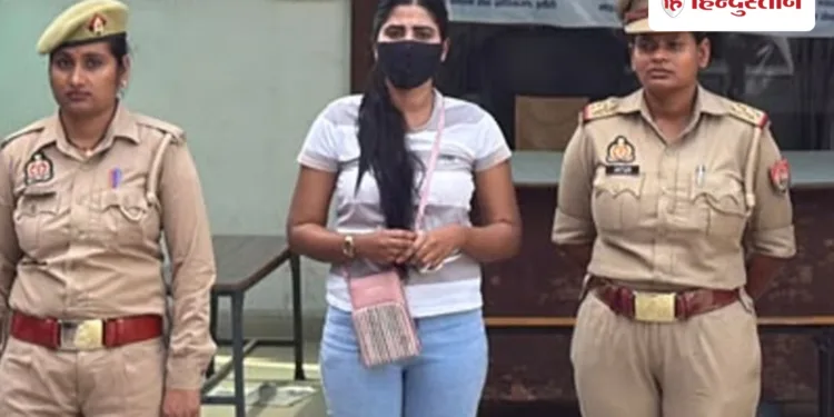 रेलवे के बड़े अफसर के साथ अश्लील फोटो का खेल, 15 लाख वसूली करते युवती गिरफ्तार, Uttar-pradesh Hindi News