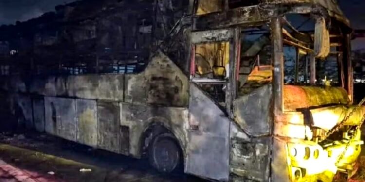 बस में किस वजह से लगी आग, किसकी थी गलती, क्यों नहीं निकल पाए लोग? ग्रेटर नोएडा बस हादसे की डिटेल स्टोरी
