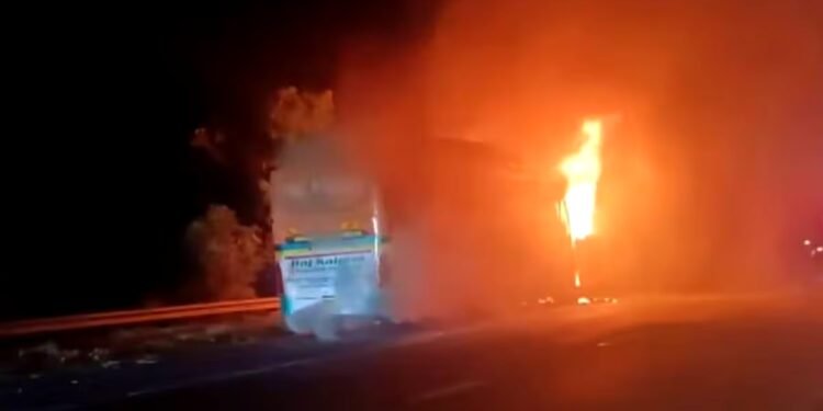 Greater Noida Bus Fire | Jewar Bus Fire