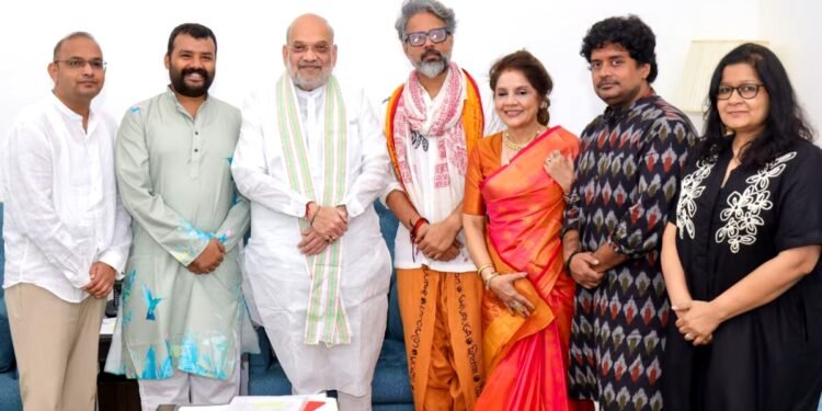 गृह मंत्री अमित शाह ने ‘हनुमान अंश’ के कलाकारों की थपथपाई पीठ, ‘नीम करौली बाबा’ की कहानी ने जीता दिल