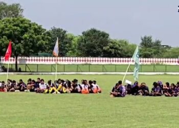 झालावाड़ में छात्रा की राज्य स्तरीय फुटबॉल प्रतियोगिता शुरू, कलेक्टर ने ध्वजारोहण कर दिलाई खेल भावना की शपथ