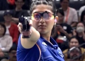 3 उबले अंडे और 2 केला खाकर किया शूटआउट, कार की बैक सीट ने दिलाया ईशा सिंह को सिल्वर मेडल