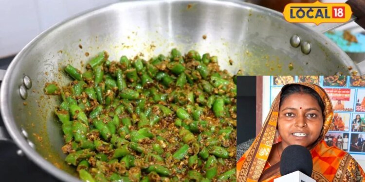 green chilli pickle recipe | hari mirch achar kese banta hai | दाल-चावल या पराठे के साथ खाना है कुछ चटपटा? घर पर ऐसे तैयार करें हरी मिर्च का अचार