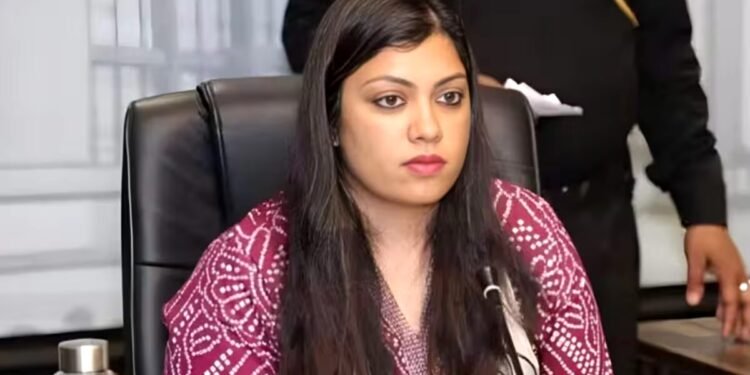 नोएडा की डीएम मेधा रूपम को सुप्रीम कोर्ट से राहत, सैलरी से 5 लाख का मुआवजा वसूलने के आदेश पर रोक