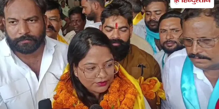 स्विटजरलैंड से वापस लौटते ही सांसद चंद्रशेखर पर फायर हुईं डॉ. रोहिणी, चुनाव लड़ने के दिए संकेत, Uttar-pradesh Hindi News
