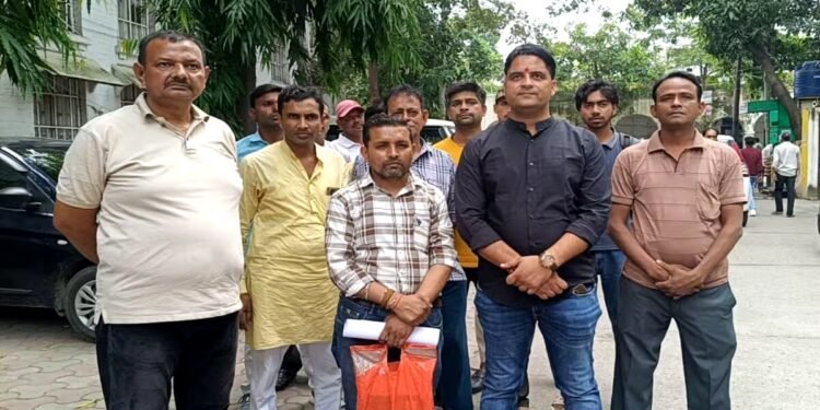 ‘अब या तो ईसाई बनूं या जान दे दूं’… मंदिर जाने पर भड़की पत्नी, हिंदू पति गुहार लेकर पहुंचा DM के दफ्तर