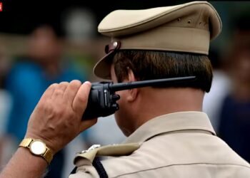 ‘पानी लेने गया था पति, लौटा तो…’ गाजियाबाद में एक ही फंदे पर लटकी मिलीं मां और 3 साल की मासूम