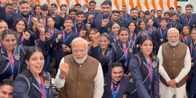PM Modi with CWG Champions Highlights: ‘जो खेलेगा वो खिलेगा’, कॉमनवेल्थ गेम्स के चैंपियंस से मिले पीएम मोदी, यूं बढ़ाया खिलाड़ियों का हौसला