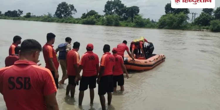 यूपी में बाढ़ से आफत! 12 और गांव चपेट में, 5 तहसीलें-4 हजार से ज्यादा आबादी प्रभावित, Uttar-pradesh Hindi News
