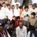 गोंडा के बर्तन कारोबारी की हत्या पर मंत्री संजय निषाद का धरना, SHO समेत दो पुलिसकर्मी सस्पेंड, Uttar-pradesh Hindi News