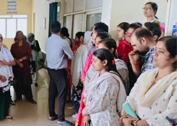 सिंगरौली में स्वास्थ्यकर्मियों ने BMO के खिलाफ खोला मोर्चा, हटाने की मांग को लेकर प्रदर्शन, मध्य प्रदेश वीडियो न्यूज