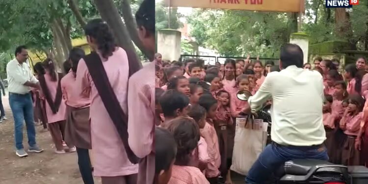 Viral News | Trending News | UP Teacher Transfer News | गुरुजी के ट्रांसफर की बात सुन रो पड़े बच्चे, गेट पर खड़े होकर बोले