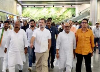 लखनऊ एयरपोर्ट पर लैंडिंग से पहले राहुल गांधी की फ्लाइट का गो-अराउंड, दूसरे प्रयास में उतरा विमान