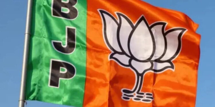 बीजेपी के 3 प्रहार, 2027 में अख‍िलेश के PDA की बनेंगे काट
