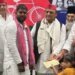 बलिया की वायरल दिव्यांग बेटी रागिनी से मिले अखिलेश यादव, 2 लाख की मदद, बोले- KG से PG तक पढ़ाई की चिंता नहीं