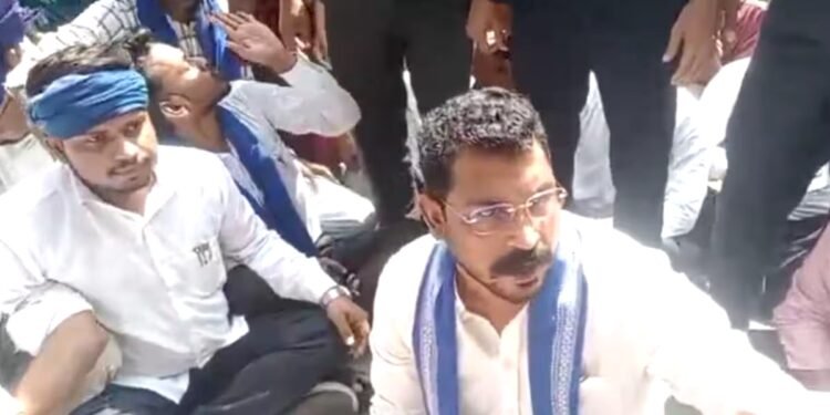 ‘CBI जांच नहीं हुई तो कल उग्र आंदोलन होगा…’, चंद्रशेखर आजाद की Warning, गोंडा जा रहे काफिले पर हमले का आरोप