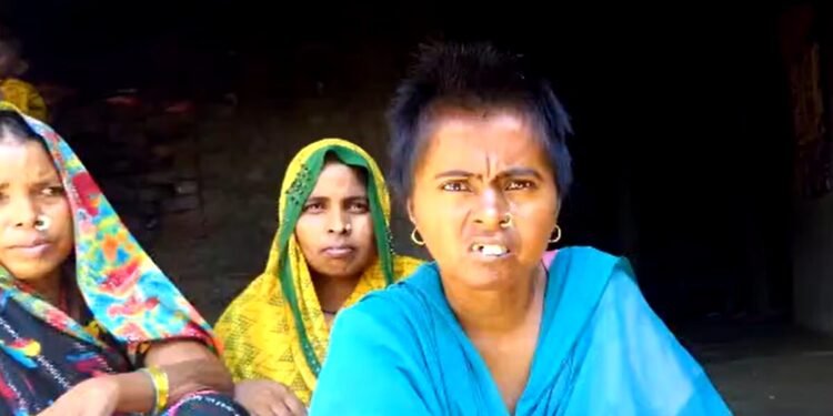 Maharajganj News: मरने के बाद कैसे जिंदा हो गई महिला, 5 साल पहले किया गया था अंतिम संस्कार