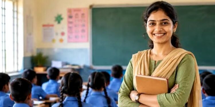 यूपी में शिक्षक बनने का बड़ा मौका, 15,012 पदों पर भर्ती, जानें कब से भरना है फॉर्म