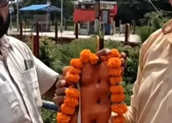 60 साल पुराने हनुमान मंदिर ने बदला ठिकाना, टूंडला स्टेशन पर मजार भी शिफ्ट